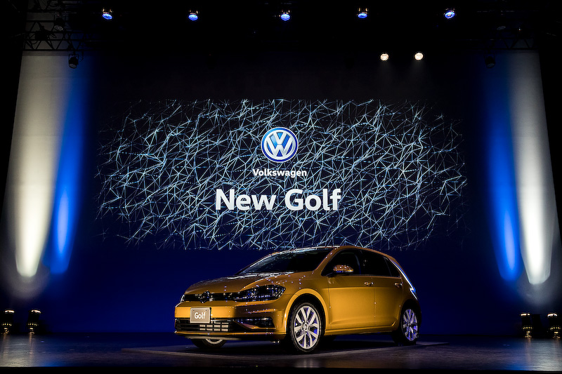 発表会会場にはベースのゴルフをはじめ、ヴァリアント、GTI、R、オールトラックが並べられた