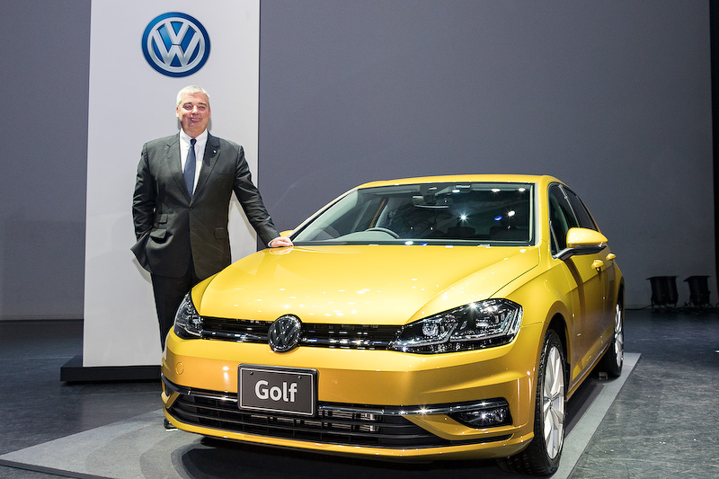 新型ゴルフとフォルクスワーゲン グループ ジャパン株式会社 代表取締役社長兼最高経営責任者（CEO）のティル・シェア氏