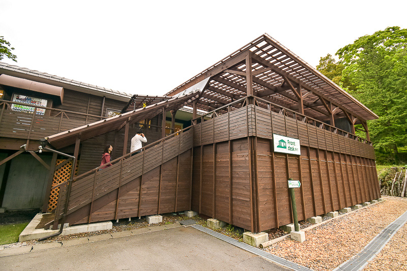 まずはフロントで受け付け