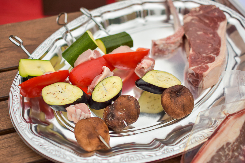 やってみたかったBBQ串。下のお皿も用意されていたものです