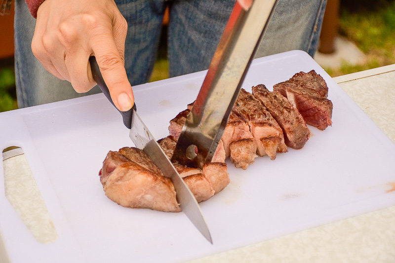 岩塩で味付けしたステーキ。分厚い！