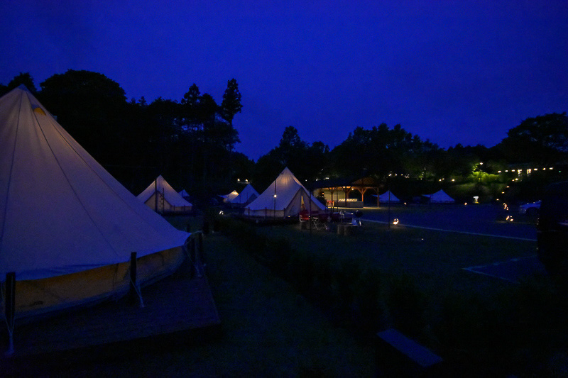 日が暮れてきたタイミングであいにくの雨