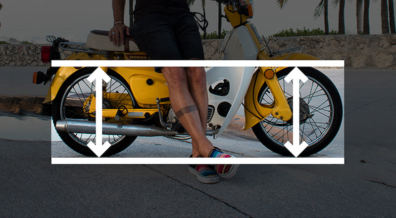 右側を進行方向にする。撮影のポイントは真横から撮影してスーパーカブがカメラに対してぴったり水平になっていること