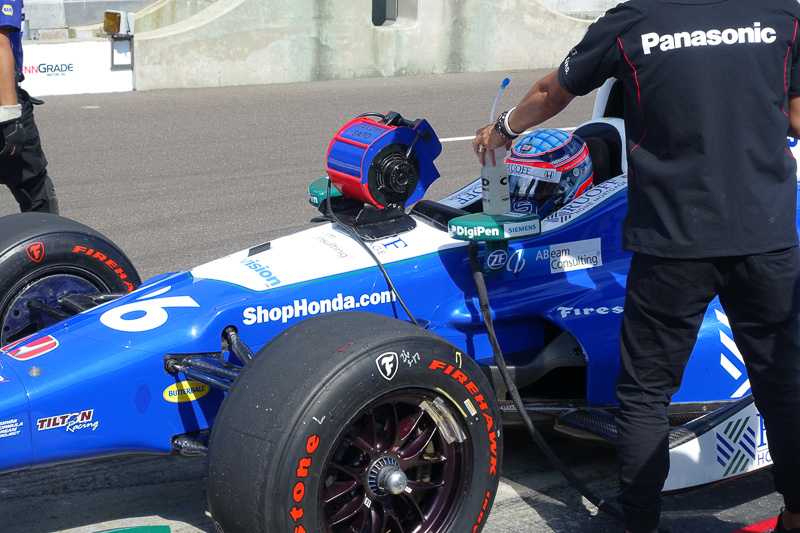 カーブ・デイで走行開始直前の琢磨選手