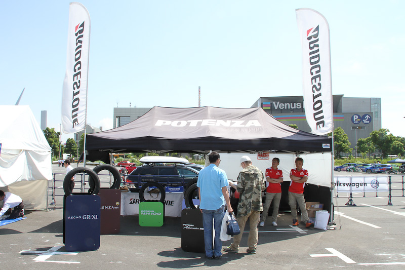 各タイヤメーカーもブースを出展。こちらはブリヂストンブース