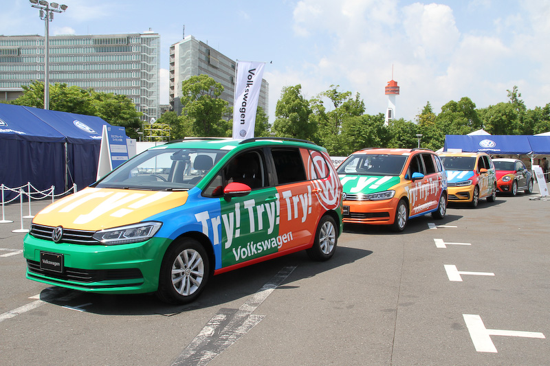 「Try! Try! Try! Volkswagen Caravan」で使用されるハレキン仕様のゴルフ トゥーラン