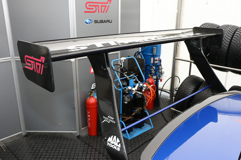 エアロダイナミクスも毎年改良が施される。SUBARUの風洞施設を使って試験を行ない、最適なデザインを取り入れている