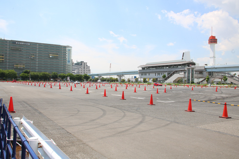 コースは広大な駐車場を使ったものとなる