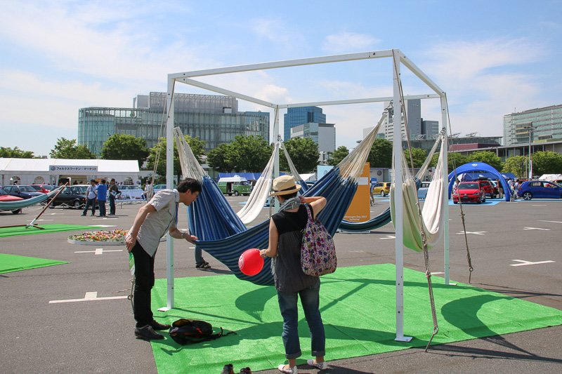 アウトドアの展示もある