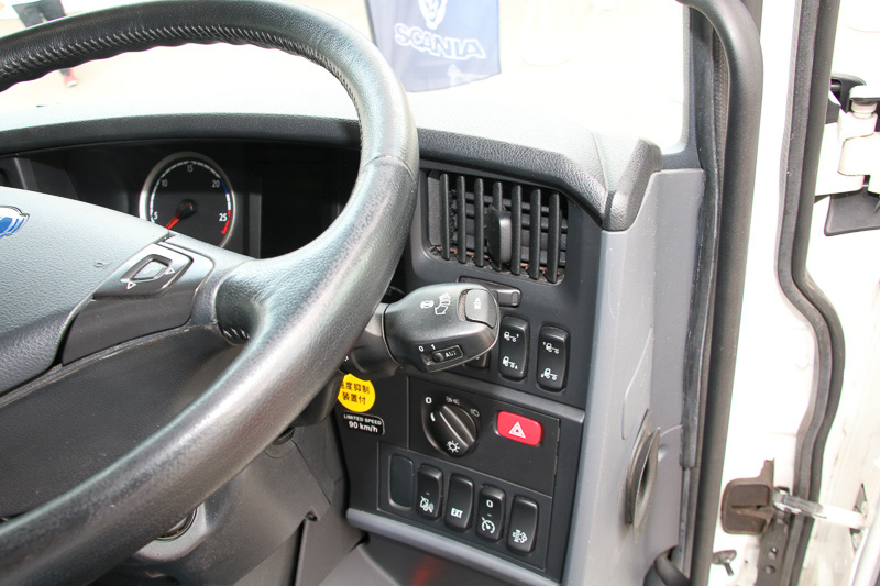 スカーニアの運転席