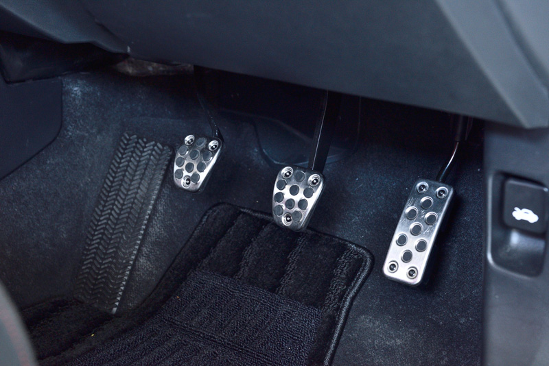 トランスミッションは6速MT。3つのドライブモードを選択可能