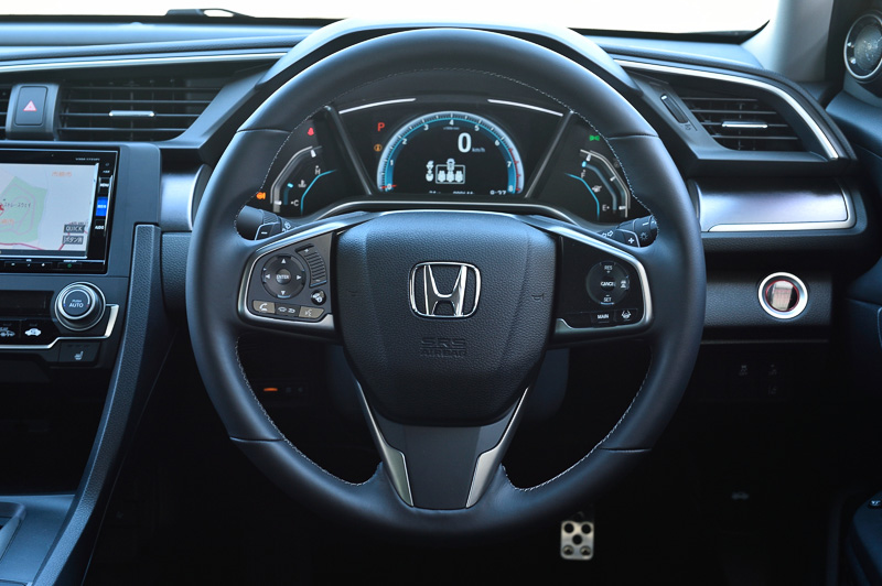 ステアリングスポークに「ステアリングコマンダー」を装備