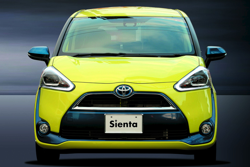 シエンタ（上）とルーミー（下）で、それぞれ左が取り付け前、右が取り付け後のイメージ