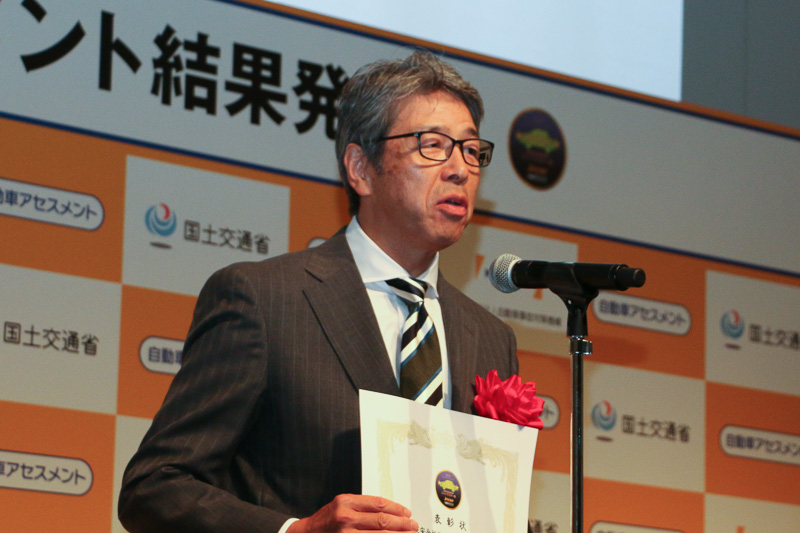 フリードの開発に携わった株式会社本田技術研究所 四輪R&Dセンター LPL室 主任研究員 田辺正氏は「フリードはホンダらしいユニークな発想の元、コンパクトミニバンというカテゴリーを市場に根付かせたクルマだと思っています。2代目フリードはより多くのお客さまに、移動の喜びと豊かな暮らしの喜びを提供するために開発してまいりました。ホンダはこれからも喜びを提供する商品造りと、事故ゼロのモビリティ社会の実現を目指して邁進する所存でございます」とコメント