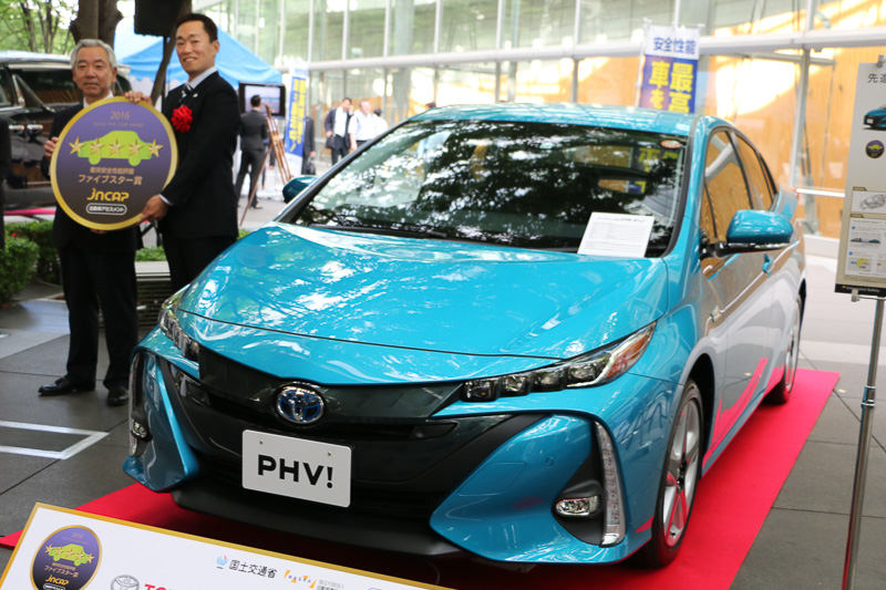 「プリウス PHV」