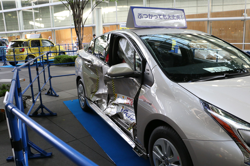 側面衝突試験に利用されたプリウス
