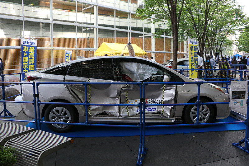 側面衝突試験に利用されたプリウス