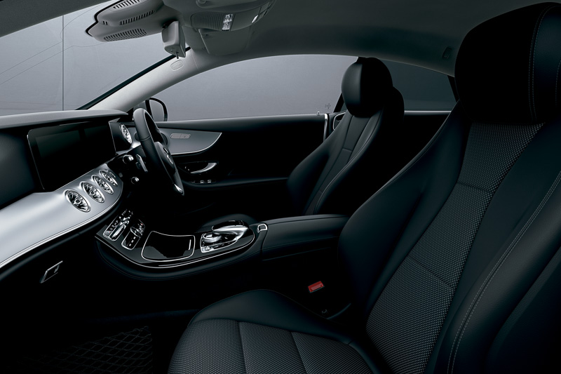 E 200 クーペのインテリア