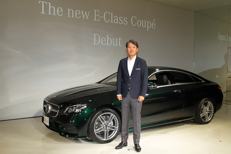 メルセデス・ベンツ日本株式会社 代表取締役社長兼CEOの上野金太郎氏と新型「Eクラス クーペ」