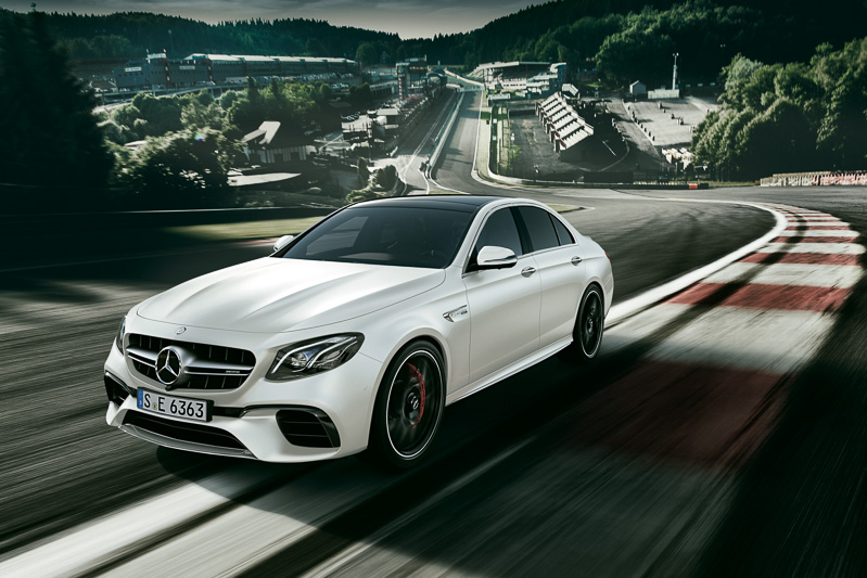 メルセデスAMG E 63 S 4MATIC＋の走行イメージ