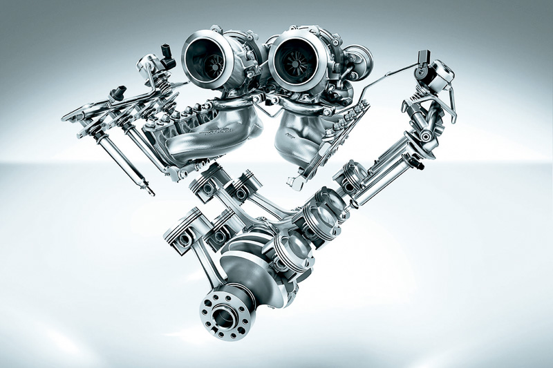 最高出力450kW（612PS）/5750-6500rpm、最大トルク850Nm（86.7kgm）/2500-4500rpmを発生する「M177」エンジンは、V型シリンダーバンク内にターボチャージャー2基をレイアウト「ホットインサイドV」を採用