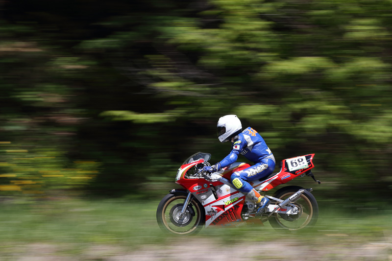 フォーミュラーカーやバイクの参加も多い