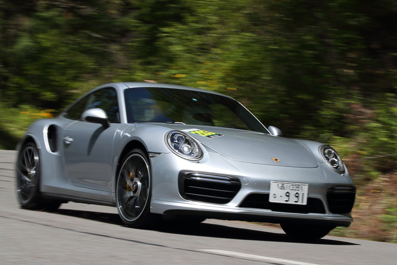 大会初日には、ポルシェ ジャパンの七五三木敏幸社長が自らステアリングを握ってヒルクライムを行なった