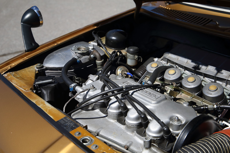 ほかの車両でも、時代を感じるエンジンや内装などを見てまわるのも楽しいものだ