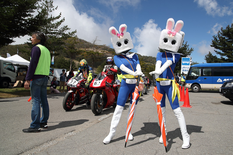 地元のゆるキャラ（？）ハイぶりっ子ちゃんも最早このイベントの常連だ