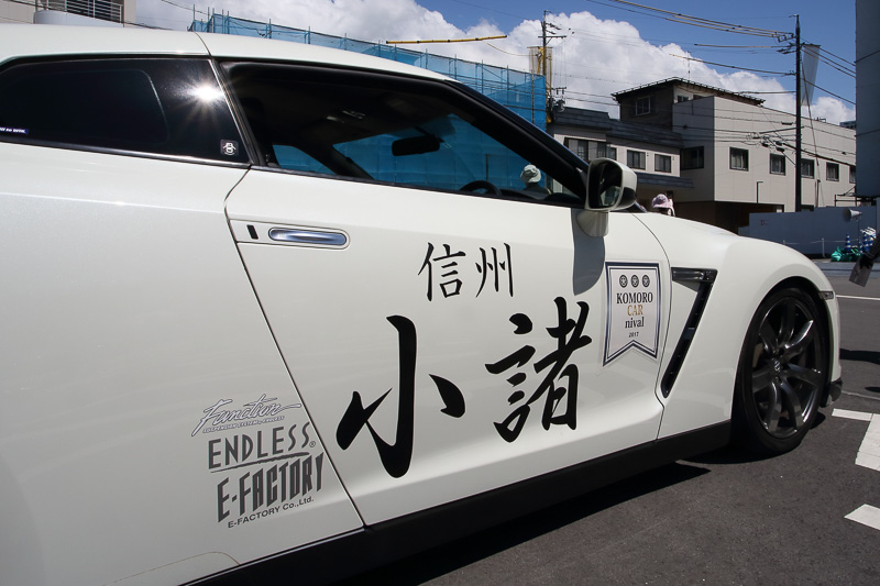 小諸市のラッピングトラックなども車両展示。両サイドに小諸市の魅力がいっぱいに描かれている