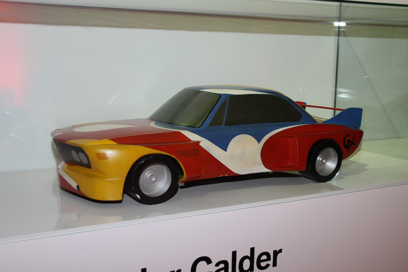 「Original Alexander Calder」「Frank Stella Original mini」という2台のミニチュア・アートカーも展示された