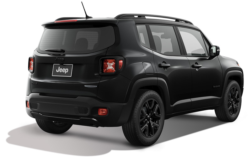 専用色の「カーボンブラックメタリック」を纏ったナイトイーグル