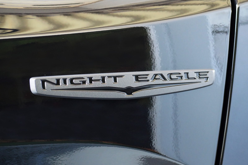 リアゲートに専用デザインのバッヂが付く