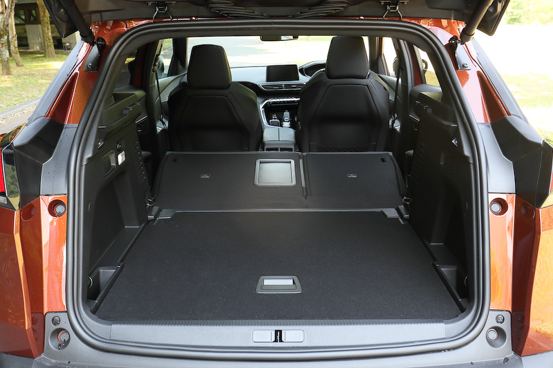 後席は6：4分割可倒式を採用