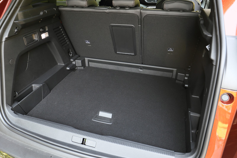 フロアボードの高さを変更できる