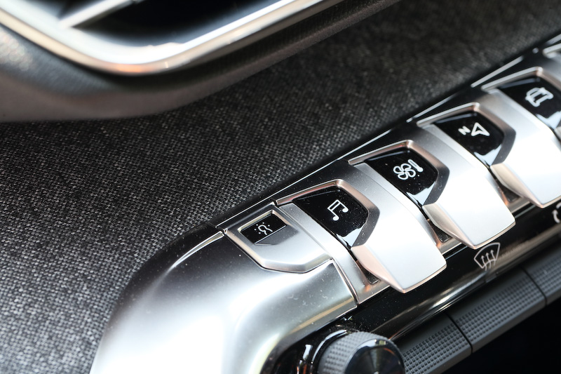特徴的なインパネスイッチ