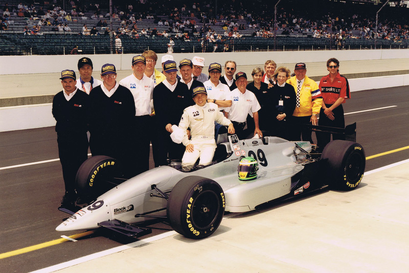 著者の松田秀士氏は1994年～2000年にインディ500に挑戦。写真は初挑戦となった1994年の99号車