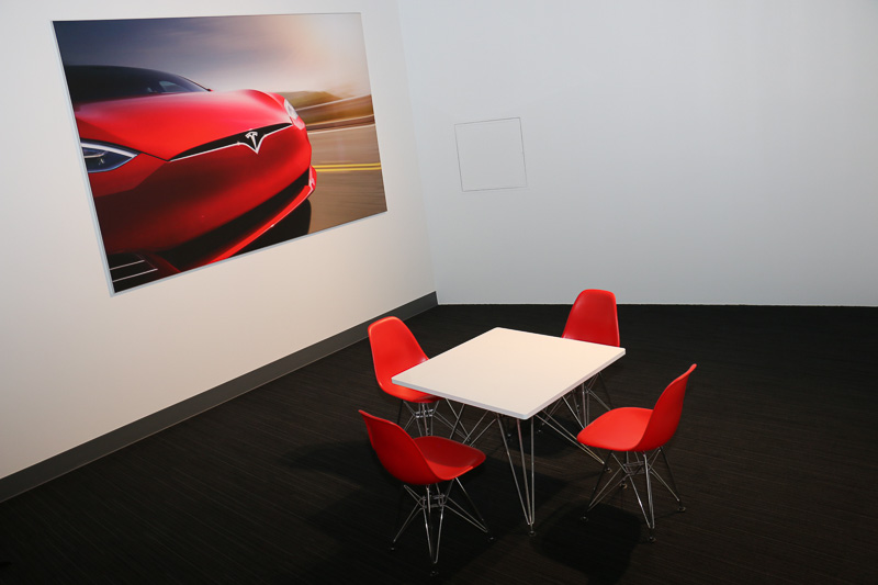 1階に5カ所、2階に2カ所の商談スペースを設定。“とにかくガンガン商談できること”が特徴になっているという