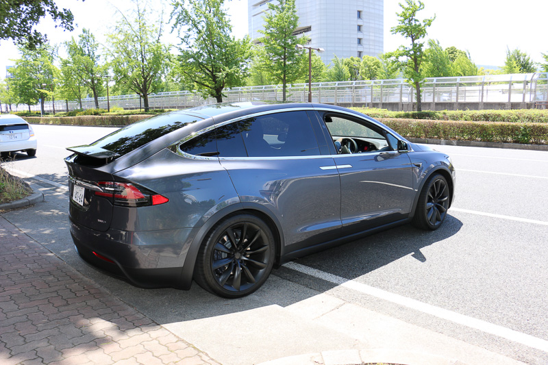 テスラ名古屋では、事前予約しておくことで「モデル S」「モデル X」の試乗が可能。周辺には名古屋高速道路の2号東山線や都心環状線、一般道の若宮大通といった幹線道路があり、テスラ車の加速性能やクルージング性能を体感できる