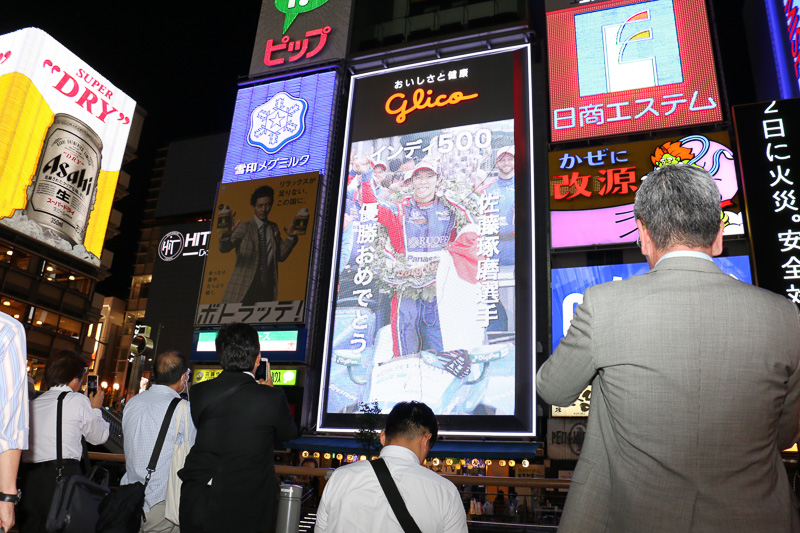 撮った写真を確認しながら、何回もシャッターを切る光景が見られた