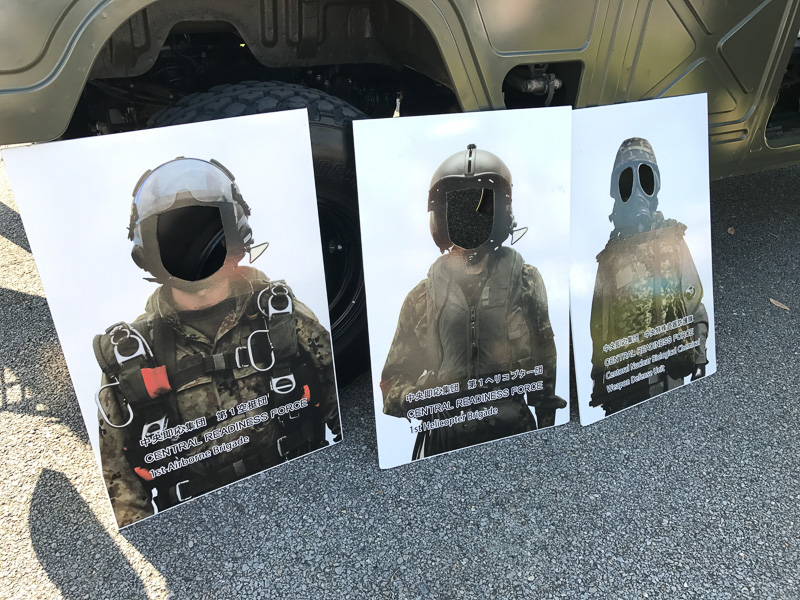 中央即応集団の顔ハメパネル。持ち上げて顔を入れるのだろうか？