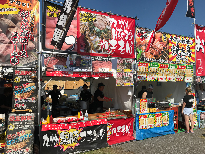 食事エリアも充実している。千葉県各地の地元団体が出展しており、唐揚げや焼き貝のほか、牛丼やローストビーフ丼、かき氷などを見かけることができた