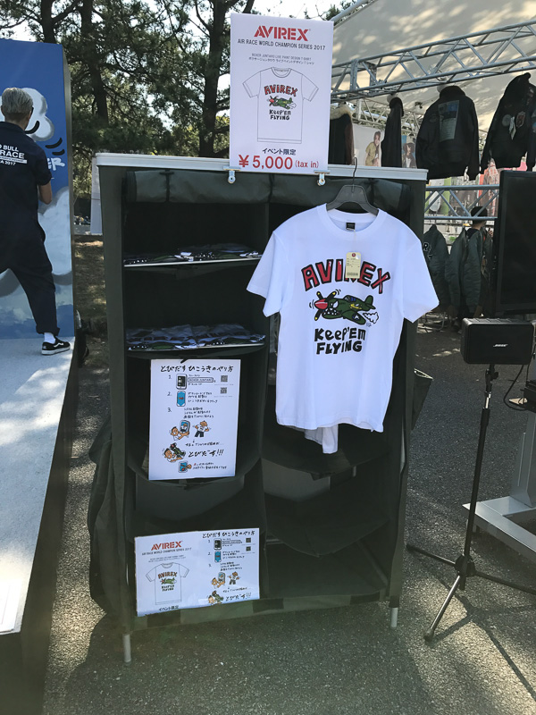 AVIREXでは会場限定のグッズも売られていた