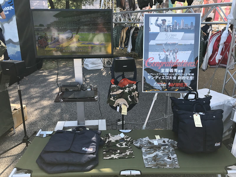 AVIREXでは会場限定のグッズも売られていた