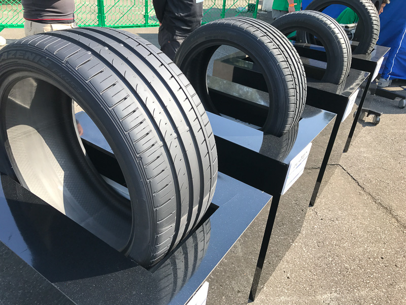 タイヤも展示されている
