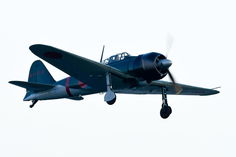 零戦（零式艦上戦闘機）が東京湾上空を飛行した