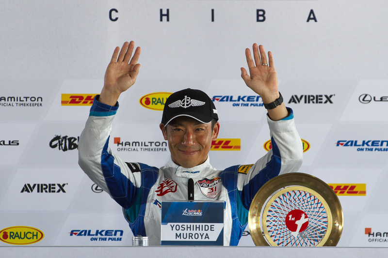 室屋義秀選手（No.31 チーム ファルケン）が「レッドブル・エアレース千葉 2017」で優勝。母国開催2連覇を果たした