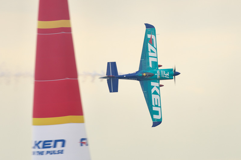 室屋選手のアタック