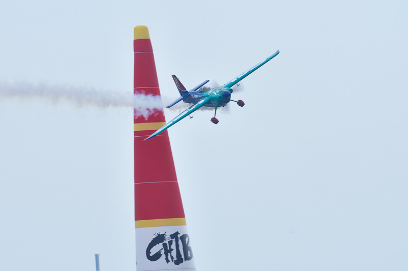 室屋選手のアタック