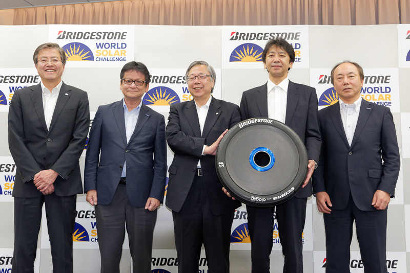 ブリヂストン、東海大学、東レ、パナソニックがソーラーカーレースへの取り組みを解説した